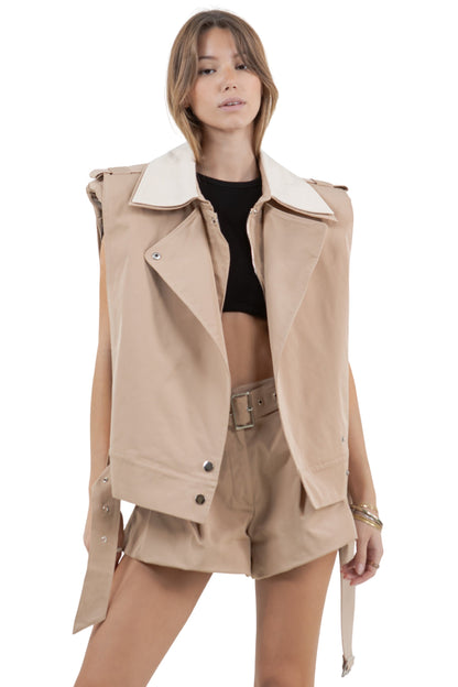 DOUBLE CONTRAST COLLAR VEST