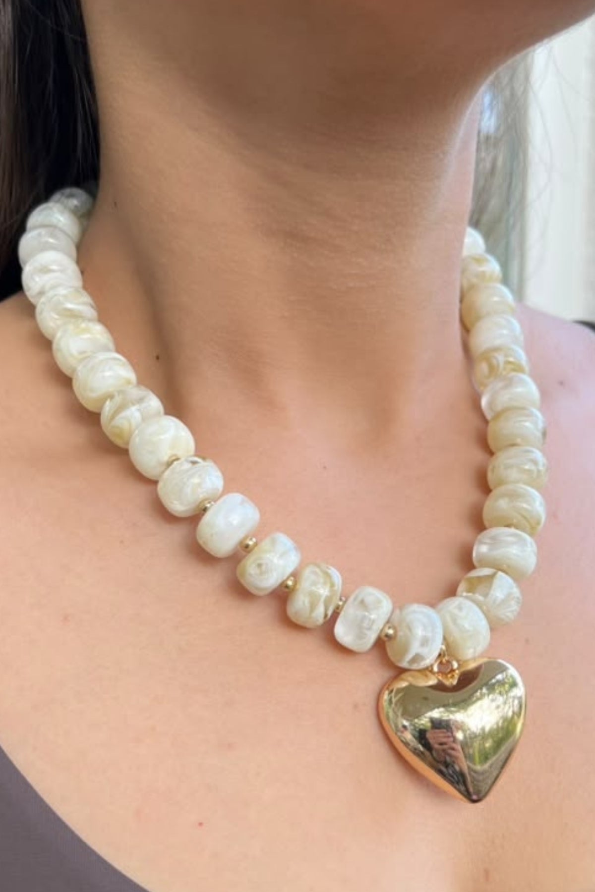 IVORY SWIRL & GOLD HEART NECKLACE