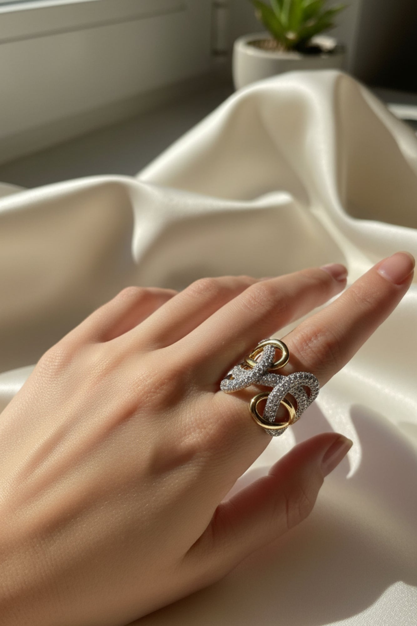 SHIMMERING STONE ADJUSTABLE RING