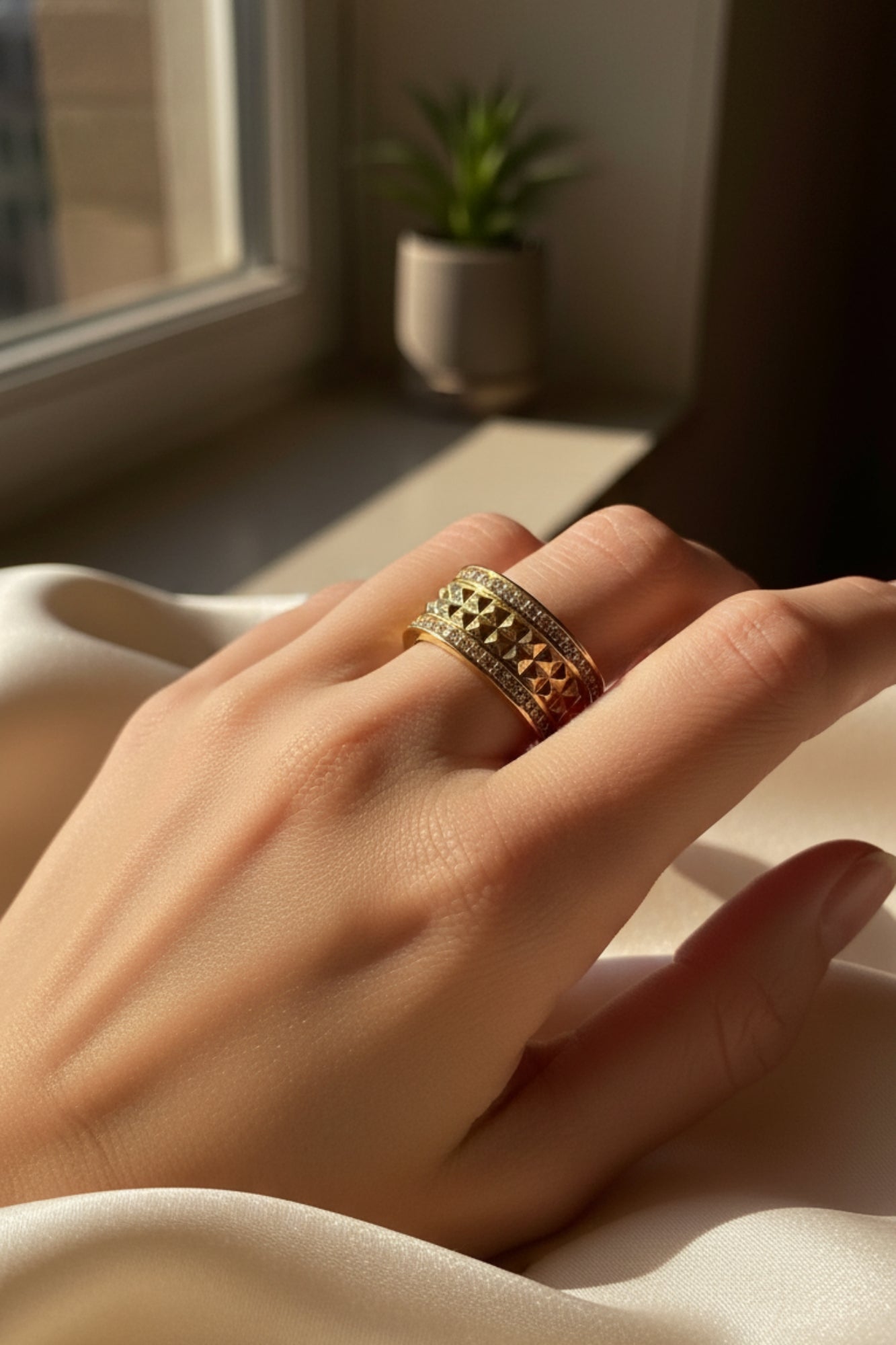 SPIKES RING