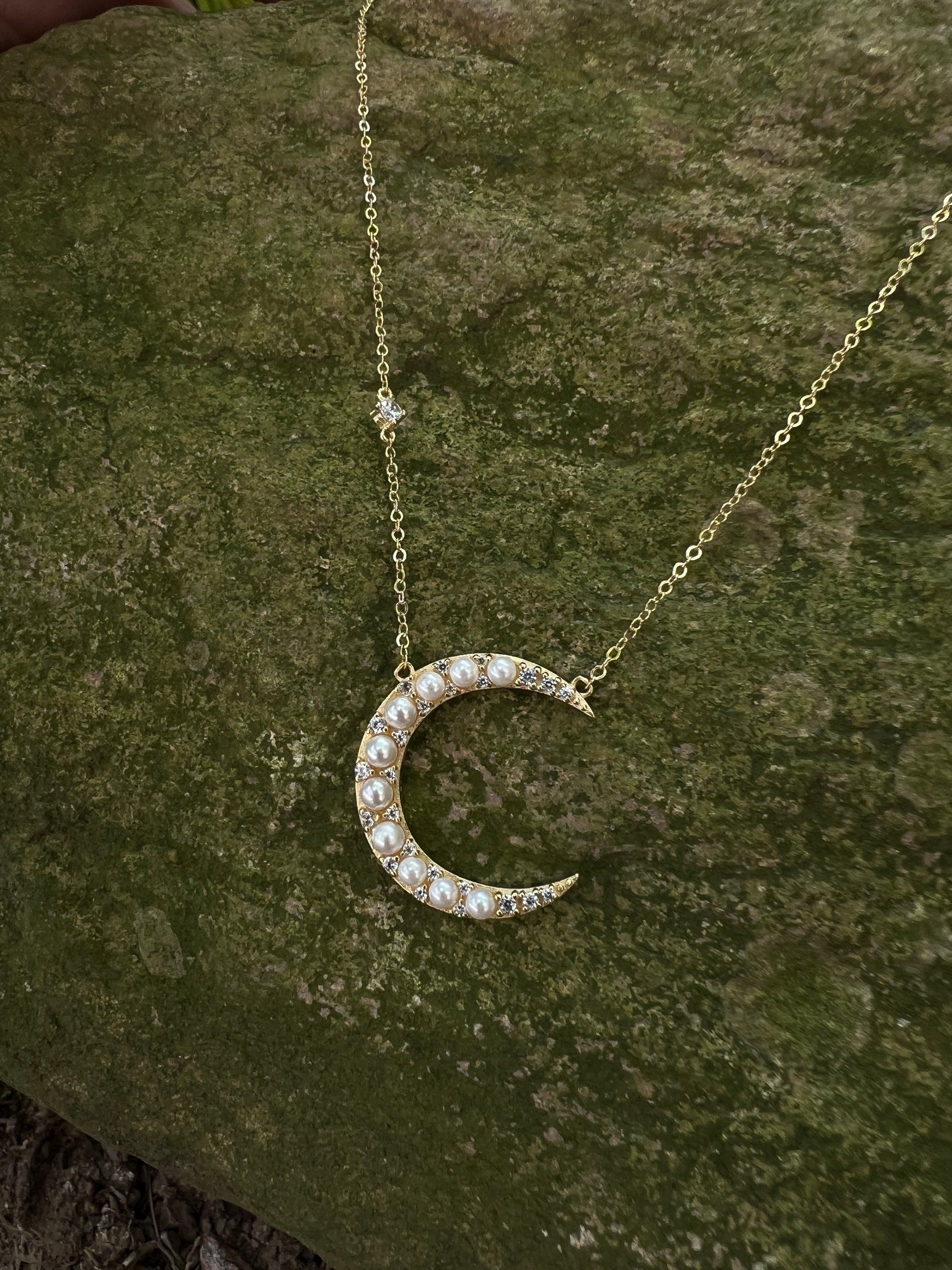 MOON NECKLACE
